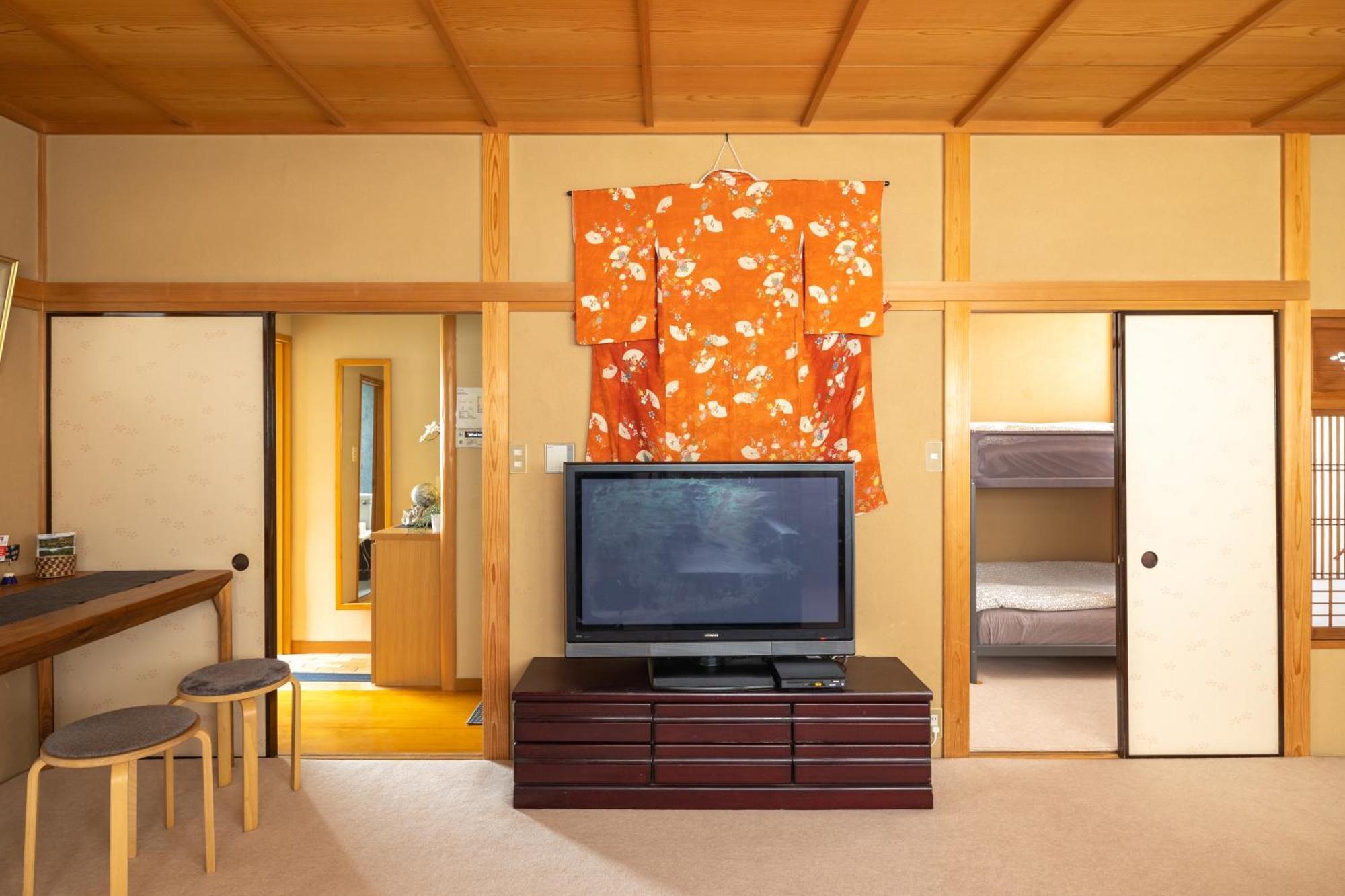 The Ivy Apartments, Location, Yoyogi!! * Tōkyō